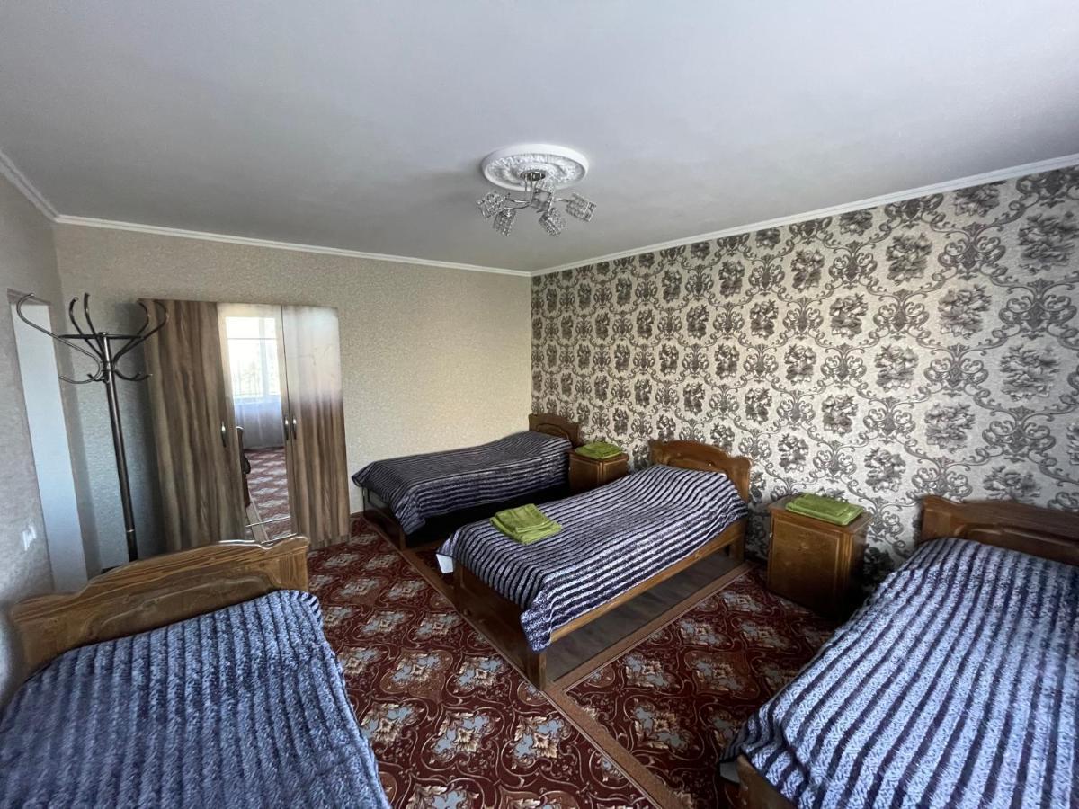 Guest House Eles Karakol Bagian luar foto
